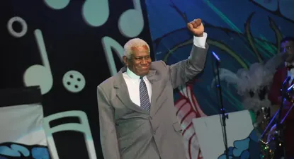 El Observador | César Pintos, a los 79 años, como Mandela en Sarabanda