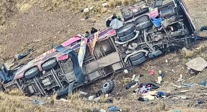 Un ómnibus cayó a un precipicio de 200 metros en Perú y dejó más de 20 muertos