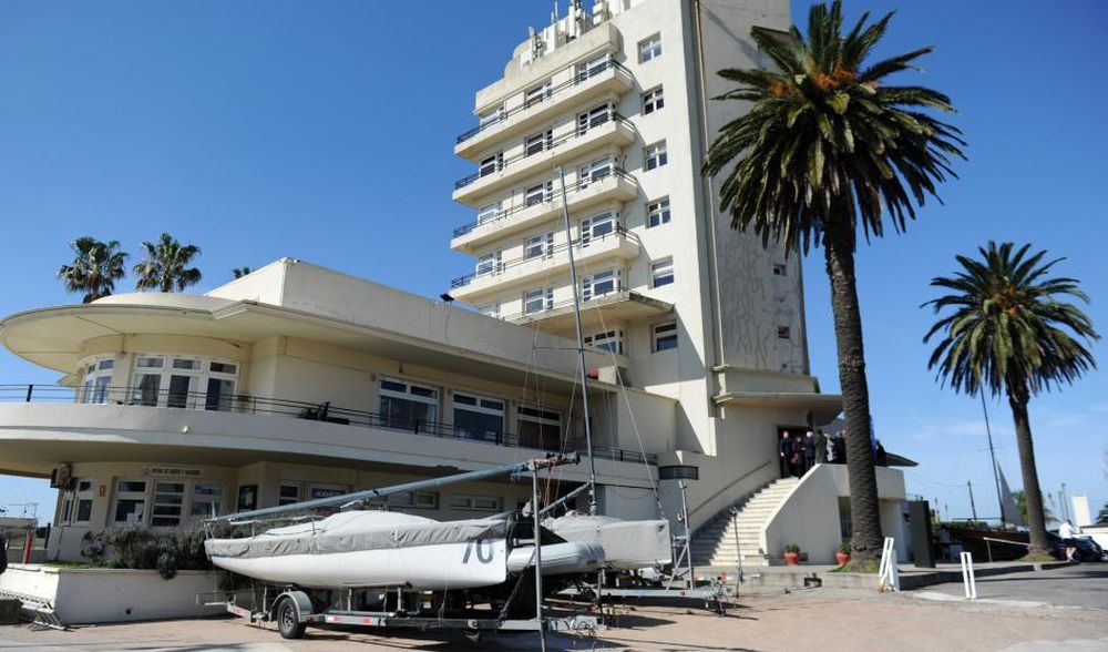 El edificio del Yacht Club