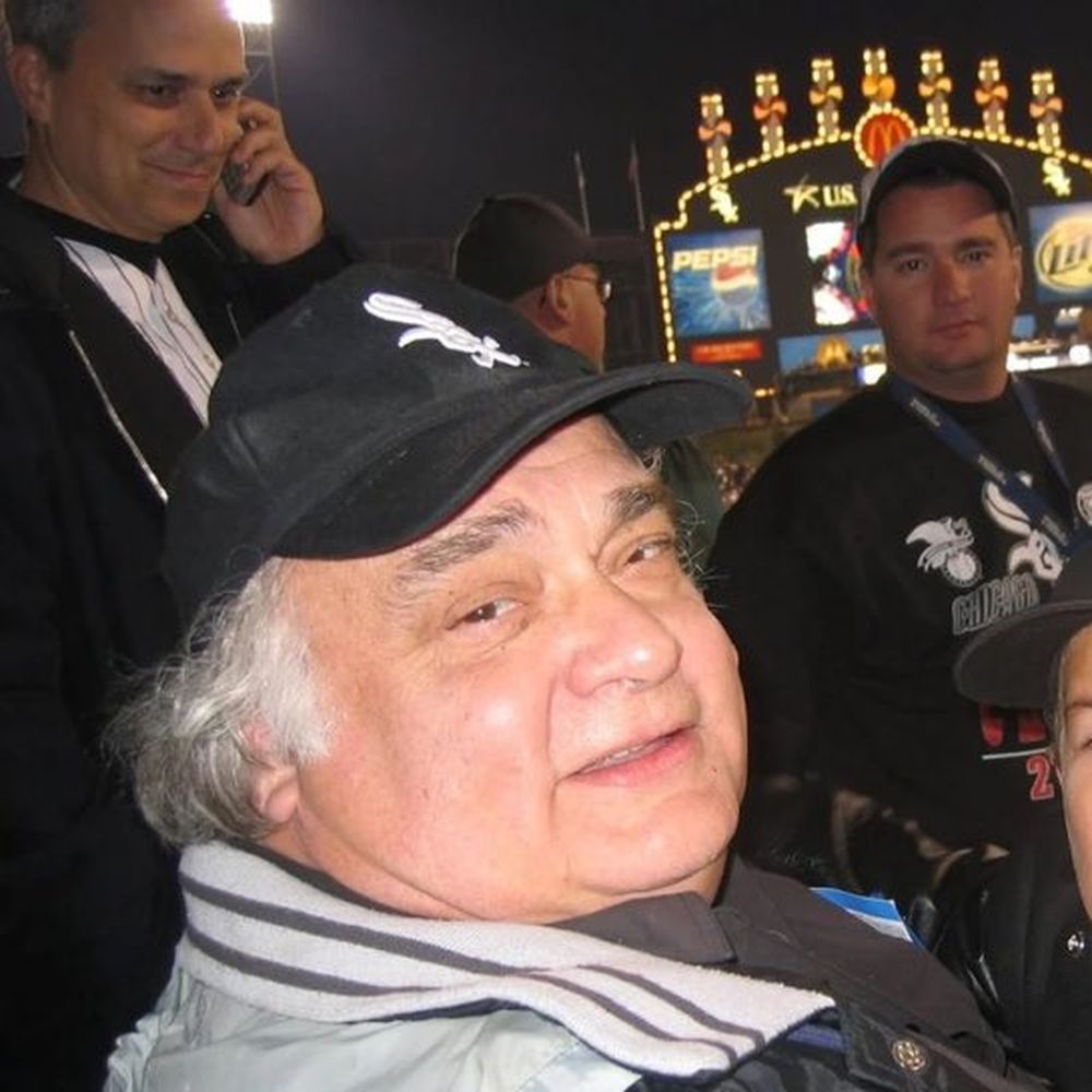 Robert Prevost, el Papa León XIV, viendo un partido de béisbol Robert Prevost, el Papa León XIV, viendo un partido de béisbol