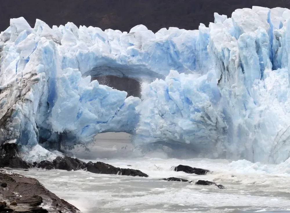 Ruptura de un arco del glaciar Perito Moreno, en Argentina.