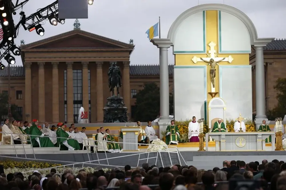 El papa ofrece una misa en Filadelfia para despedirse en su último día de visita en Estados Unidos.