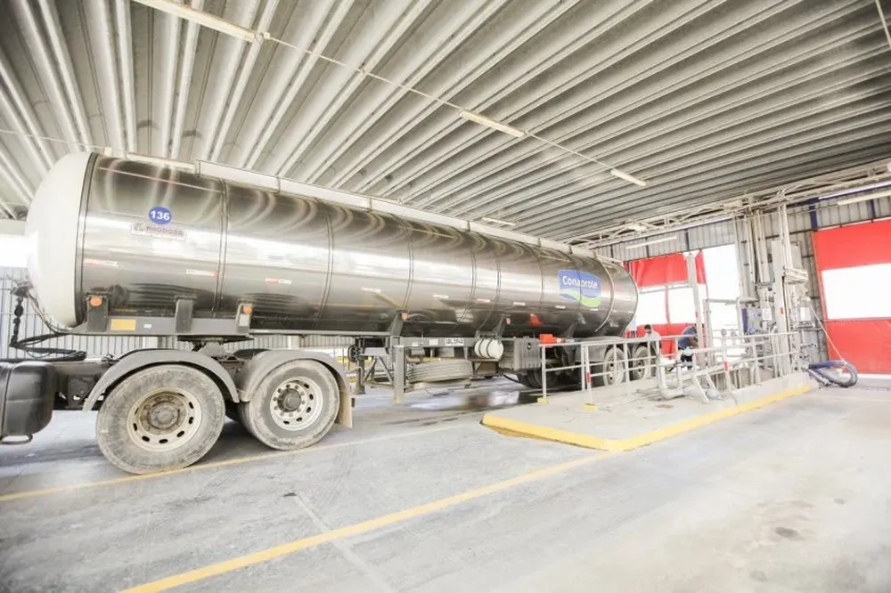 Remisiones de leche a industrias. (Foto archivo)