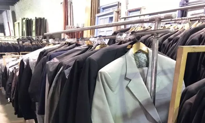 Los hombres de verdad no alquilan ropa