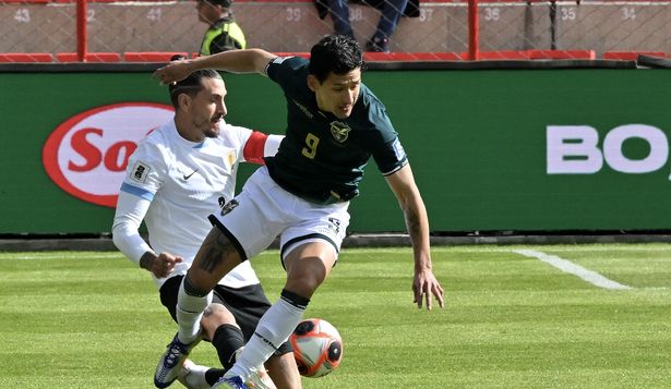 José María Giménez de Uruguay ante Víctor Abrego de Bolivia por Eliminatorias