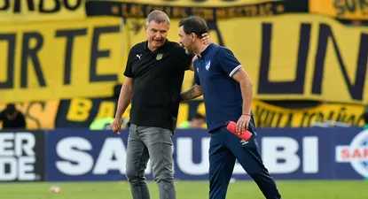 Diego Aguirre y Álvaro Recoba, los técnicos de Peñarol y de Nacional, al término del clásico