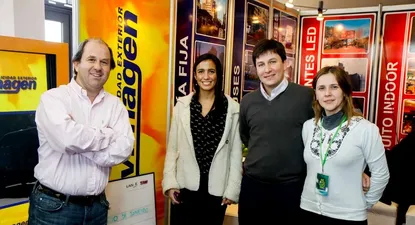 El director y la ejecutiva de ventas de Movimagen, Gonzalo Crisci y Cecilia León de Movimagen junto con Ernesto Bonilla y Ana Laura Pallerola de LAN y TAM