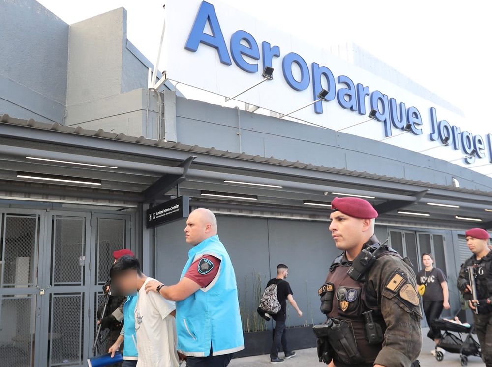 El narcotraficante fue llevado hasta el Aeroparque Jorge Newbery para abordar un vuelo con destino a Lima.