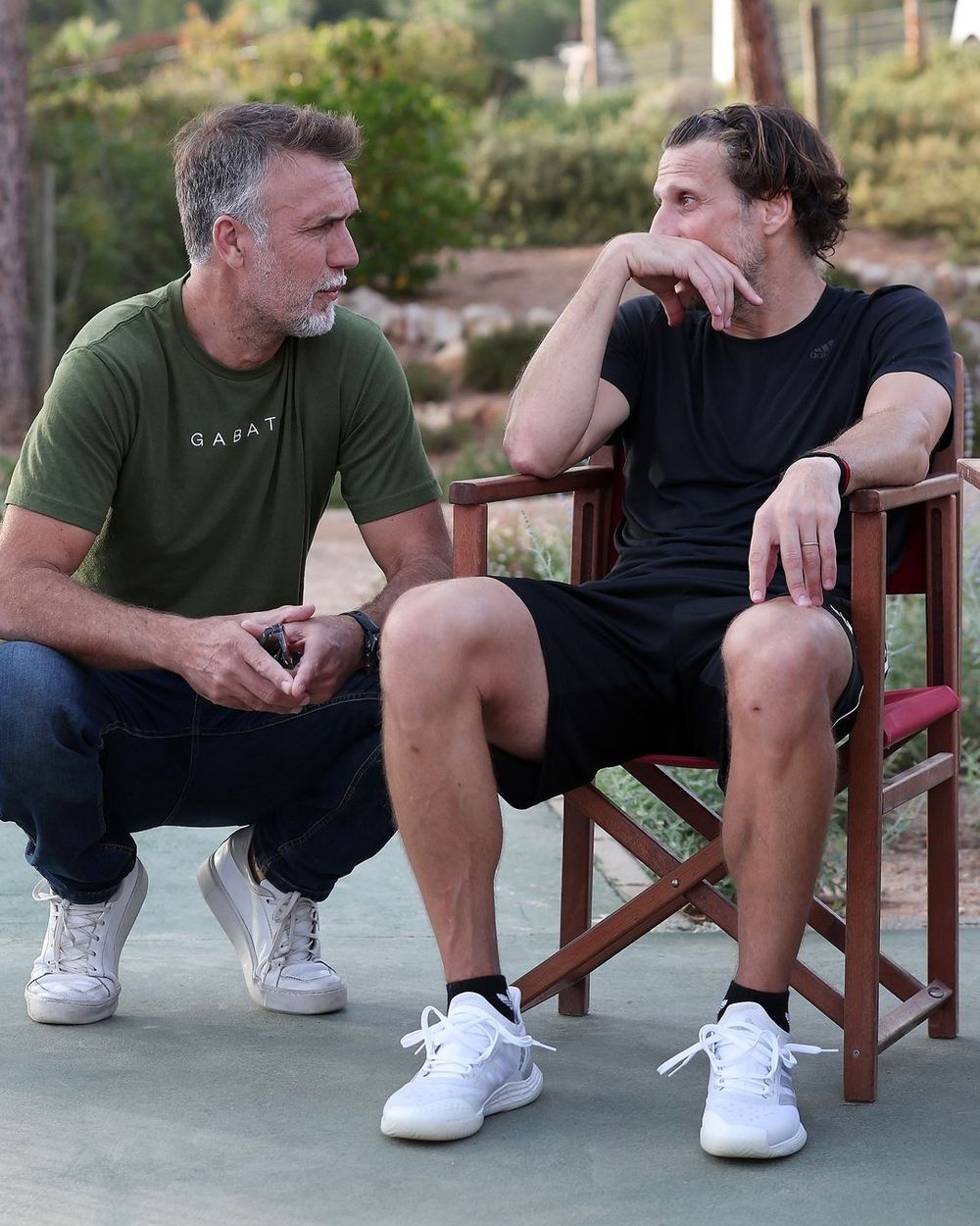 Gabriel Batistuta y Diego Forlán en el encuentro de Leyendas de FIFA