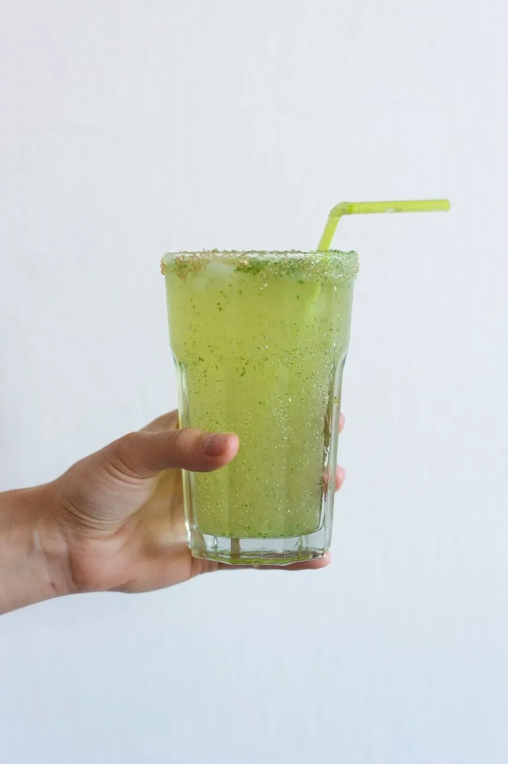 foodiesfeed.com_glass-of-homemade-cucumber-lemonade.webp