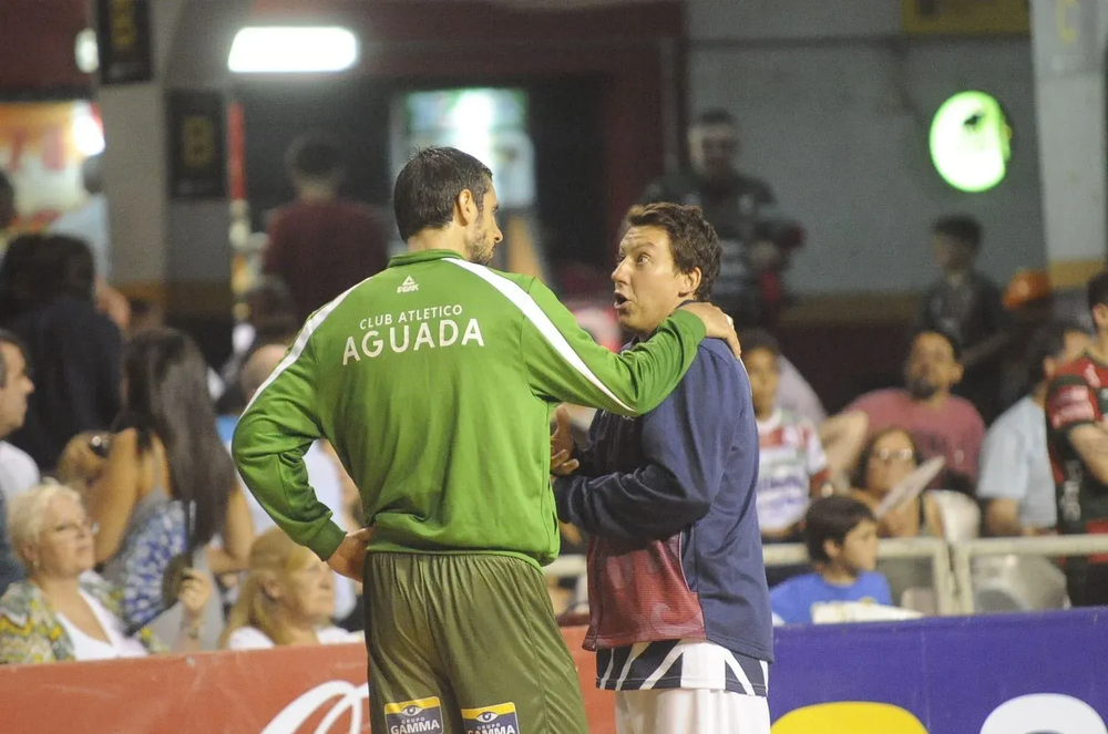Fernando Martínez dialogando con Leandro García Morales previo a un Goes-Aguada