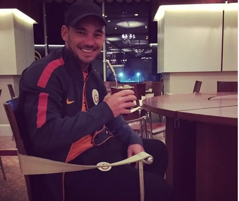 El holandés Sneijder también tomó mate con Muslera