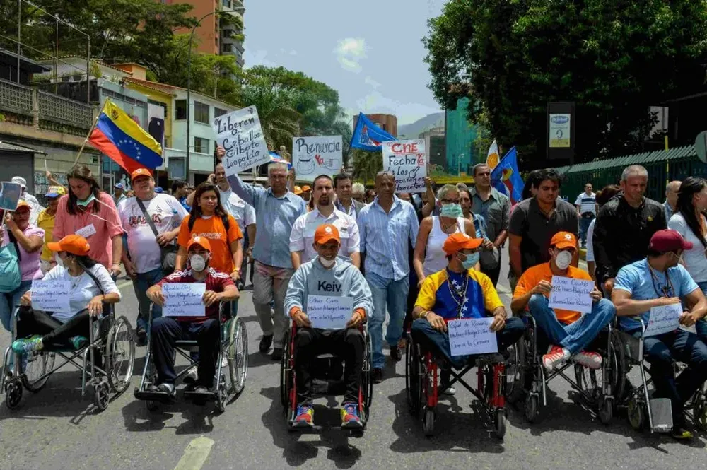 Venezolanos hicieron huelga de hambre para exigir fecha de elecciones.