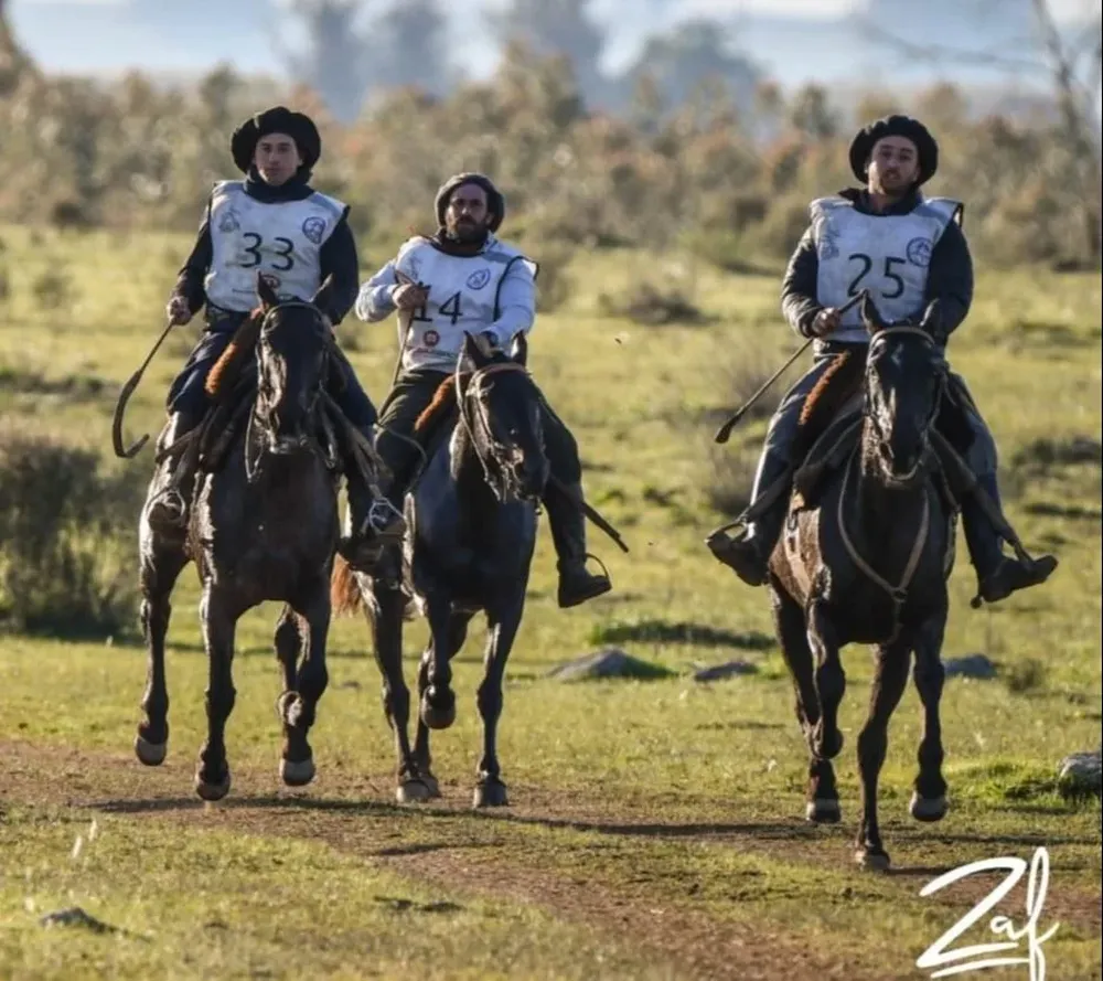 Con el chaleco 25 Mentas La Calavera, ganadora. Y con el chaleco 33 Sino La Calavera, segundo puesto.