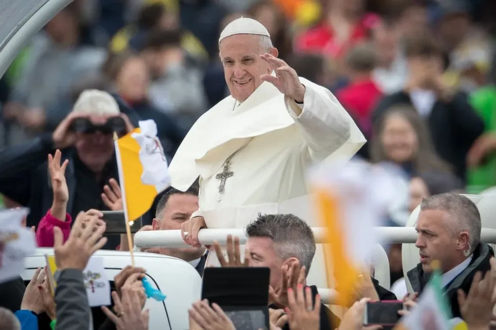 Viganò asegura que en 2013 había hablado personalmente con el Papa sobre la conducta impropia del cardenal McCarrick.