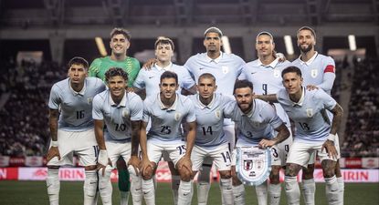 El primer equipo de Diego Forlán para Uruguay vs Japón