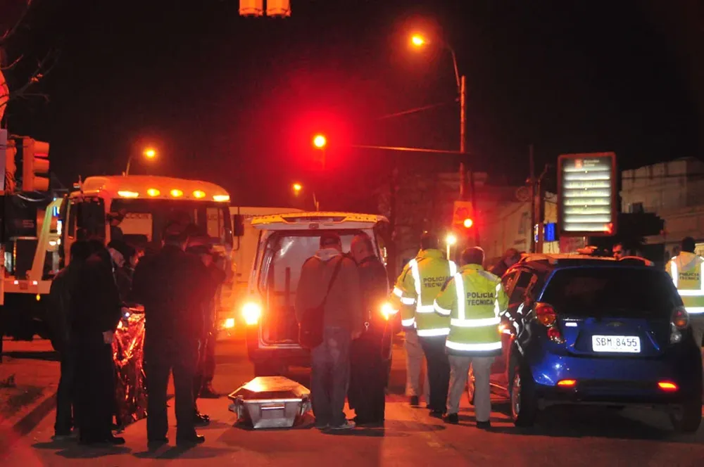 Escena del crimen en el que murió una pareja y sobrevivieron dos niños de 11 años