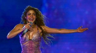 Shakira en el show de su gira Las mujeres ya no lloran en Brasil