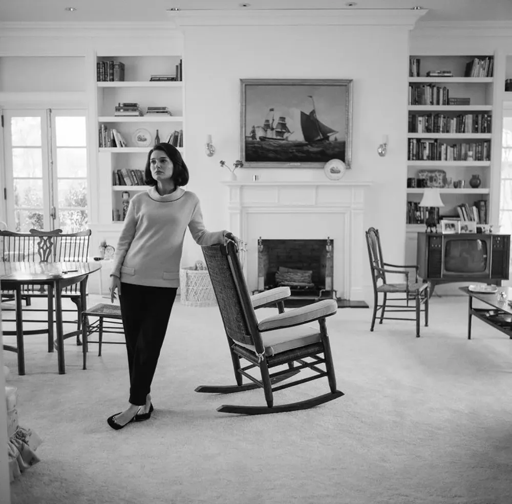 Jackie también se destaca por la recreación histórica de ambientes y vestuarios