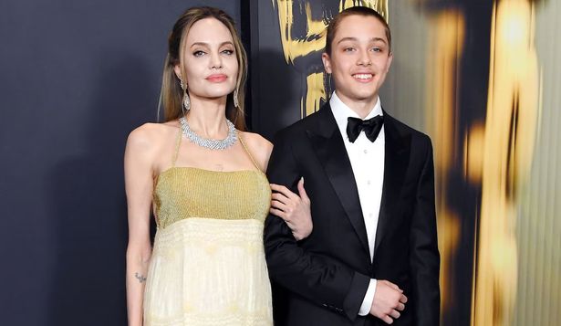 Knox Jolie-Pitt, hijo de Angelina Jolie y Brad Pitt, reapareció públicamente tras tres años de ausencia en eventos mediáticos.&nbsp;