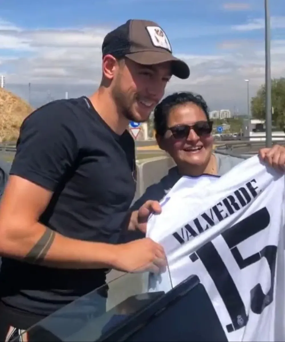 Federico Valverde le regaló una camiseta muy especial a una aficionada mexicana