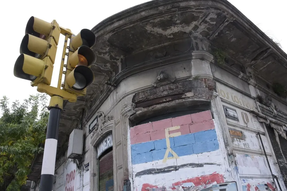 Archivo de un comité de base tapiado. Frente Amplio se propone ampliar la red de comités de base