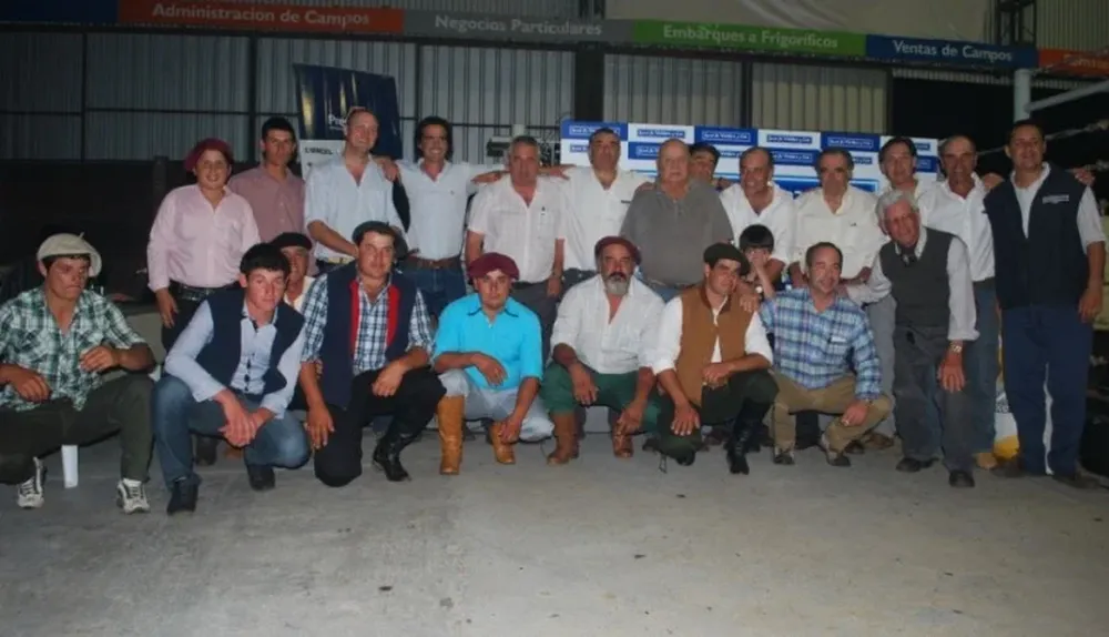 Los integrantes de la cabaña y del escritorio en Don Tito