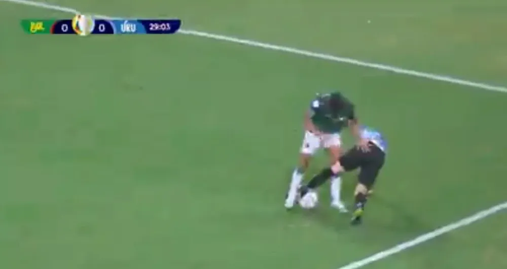 La jugada de Nahitan Nández ante Bolivia que fue destaca por la Copa América