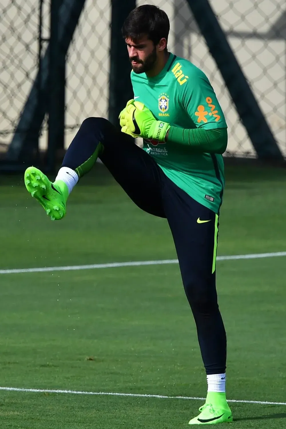 Alisson en la práctica de Brasil