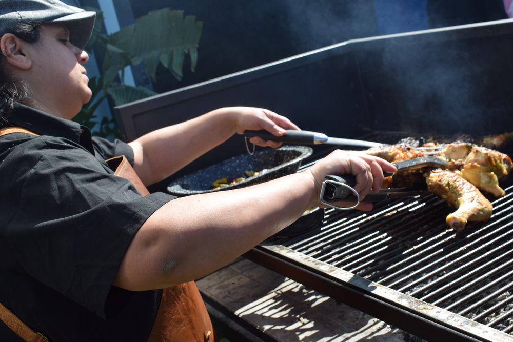 Pollo a las brasas, degustación promovida por el INAV, en la Expo Rural del Prado.
