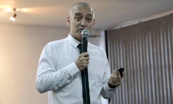Santiago Malvicino durante su charla en la Sala de Conferencias de la Expo Prado.