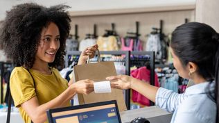 Qué es el descuento hiperbólico, el sesgo psicológico que te impulsa a tomar malas decisiones y cómo superarlo