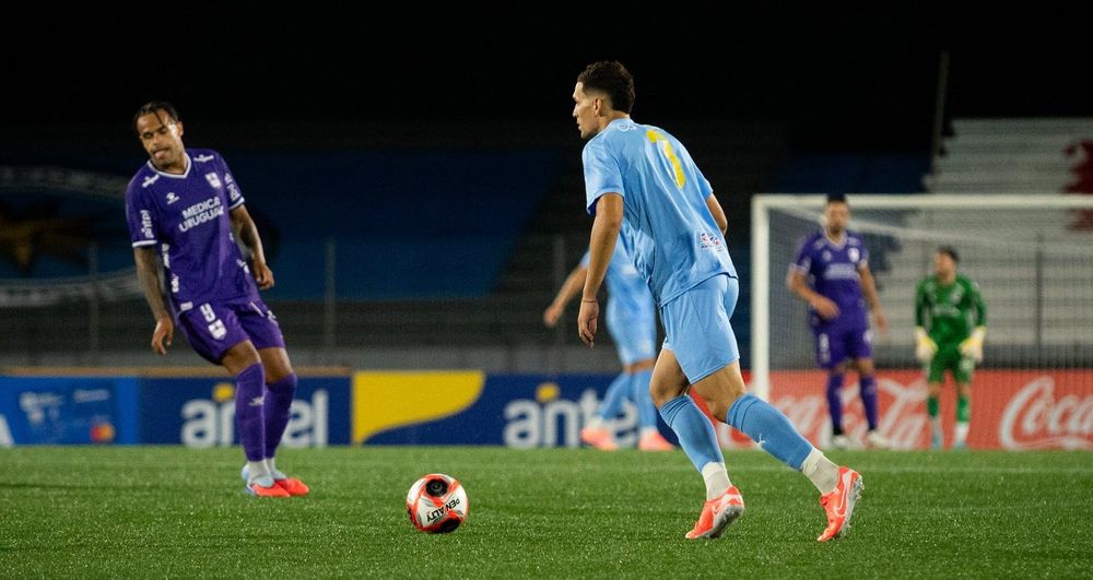 Kevin Silva de Montevideo City Torque ante Defensor Sporting