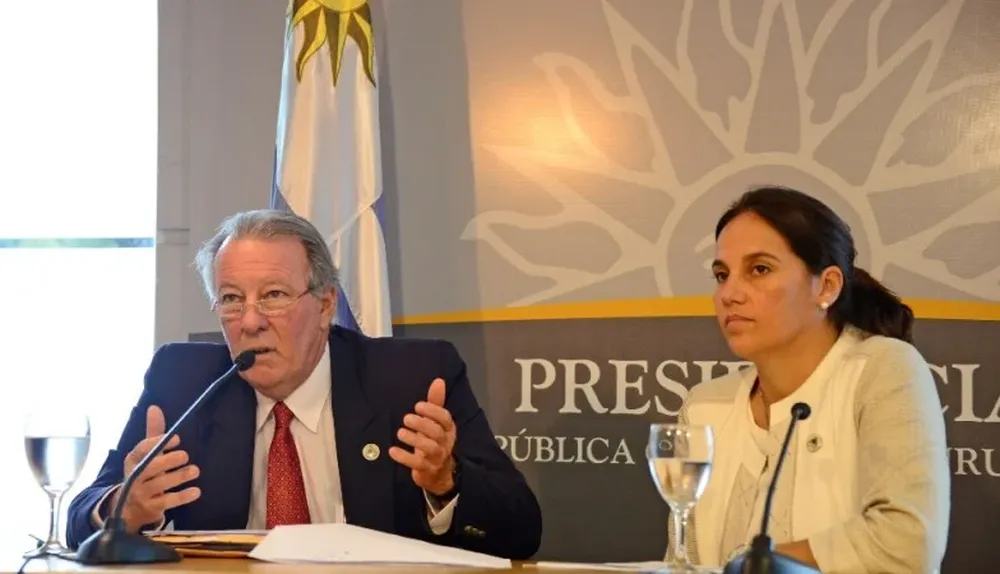Juan Daniel Vago y Virginia San Martín durante la conferencia de prensa en la relación de Suárez