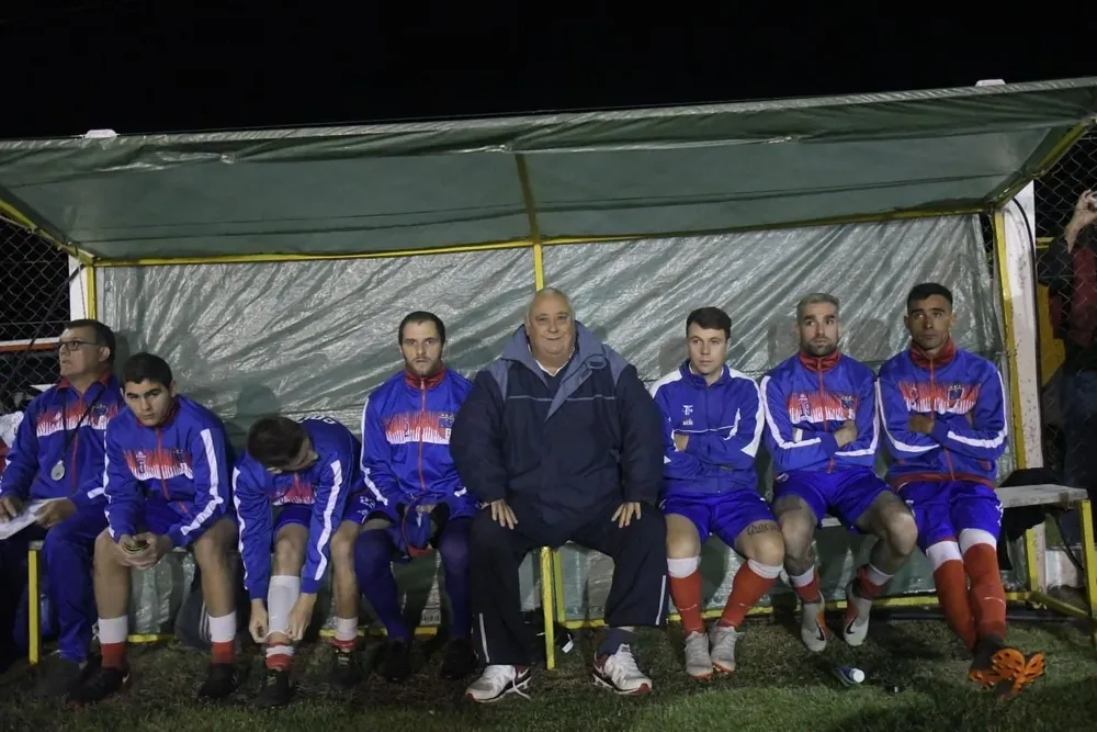 Carlos María Ravel en el banco de Colonia