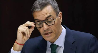 Pedro Sánchez, en el Congreso con sus anteojos de lujo por los que fue muy criticado.