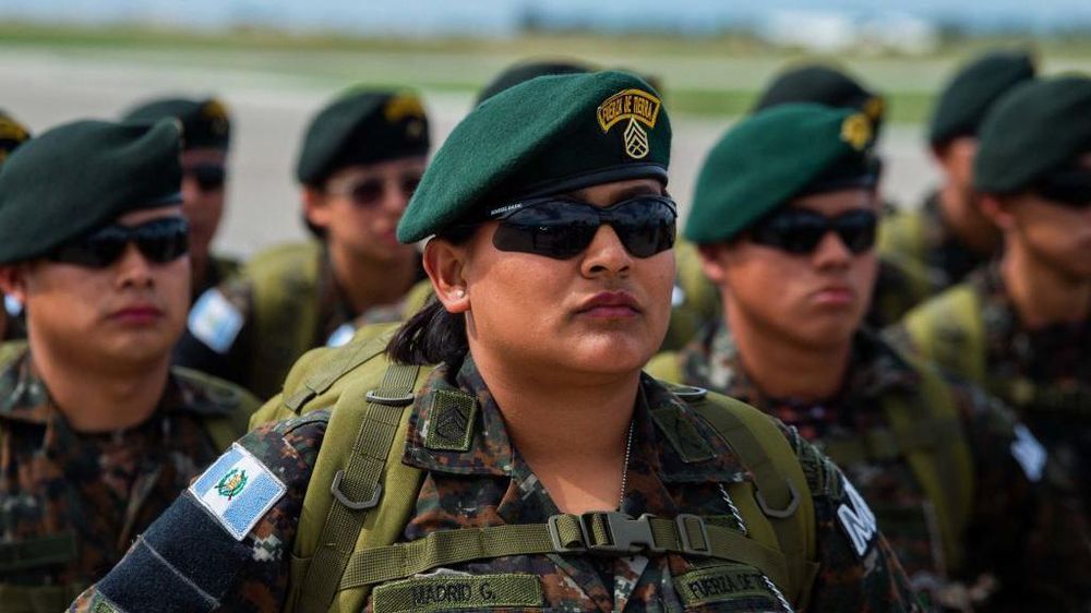 El 3 y el 4 de enero llegaron a Puerto Príncipe 150 militares guatemaltecos y ocho expertos en aviación para integrarse en la fuerza multinacional de apoyo a la policía de Haití.