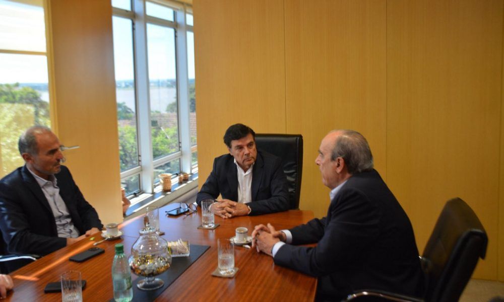 El jefe de Gabinete, Guillermo Francos, junto al ex gobernador Carlos Rovira en una visita gestionada por Javier Milei.