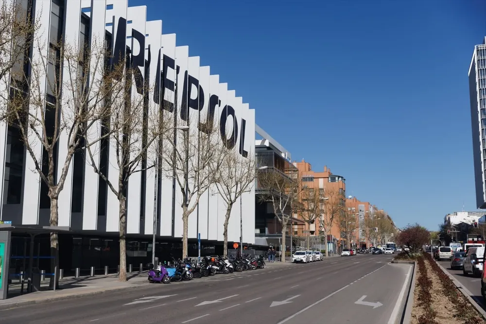 Fachada de la sede de Repsol, en Madrid.