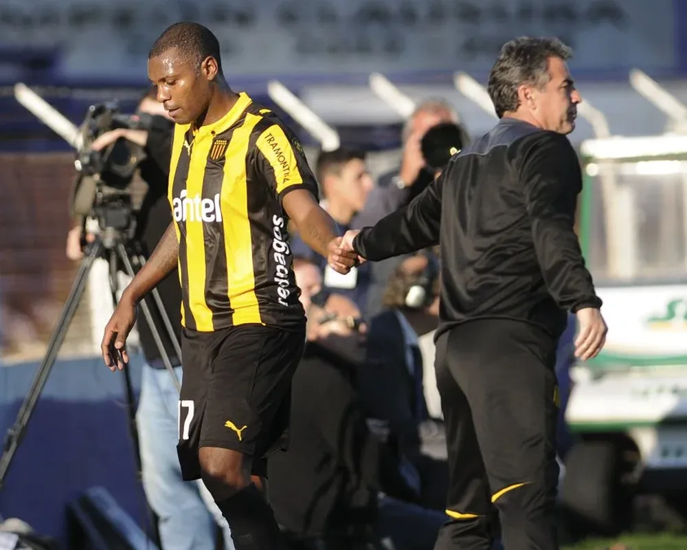 Marcelo Zalayeta no encuentra su mejor fútbol