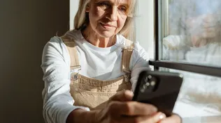 Antel otorgará los celulares sin costo a los jubilados de menores ingresos.