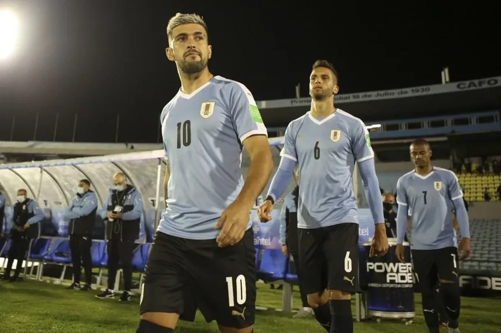 Con la 10 en el pecho y la celeste en el corazón, De Arrascaeta abriendo el camino con la celeste