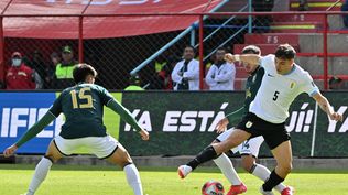 Manuel Ugarte de Uruguay ante Gabriel Villamil de Bolivia por Eliminatorias