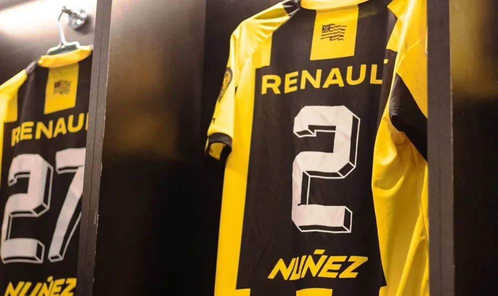 Camiseta de Peñarol versión 2023