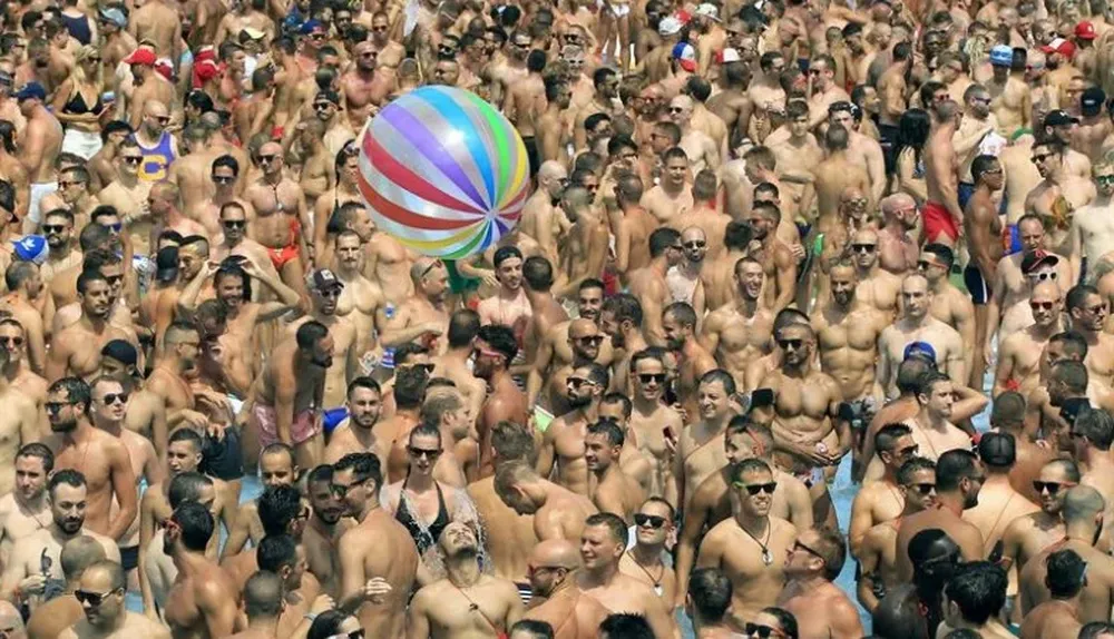 España. Ocho mil personas en el Circuit Festival, la concentración de gays más grande de Europa