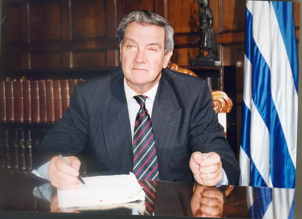 Ex ministro, Guillermo Stirling