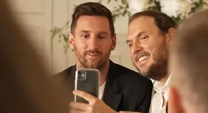 Messi junto a Andrés Parra en el rodaje de Los protectores