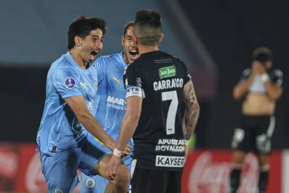 Franco Pizzichillo festeja su golazo para Montevideo City Torque ante Palestino por Copa Sudamericana