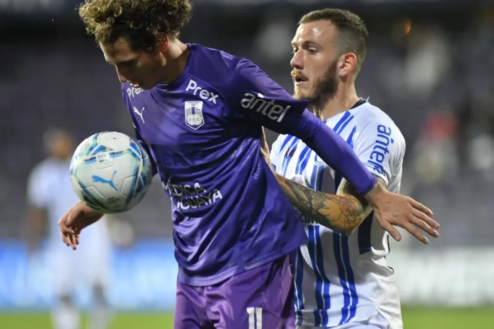 Luciano Boggio con Defensor Sporting, ante Cerro Largo