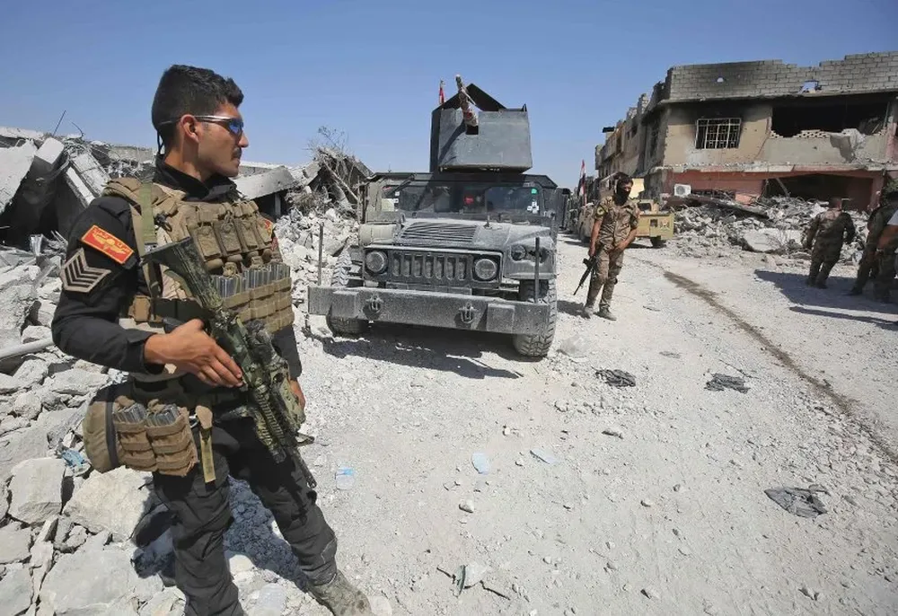 Tropas irquíes avanzan en la ciudad vieja de Mosul.